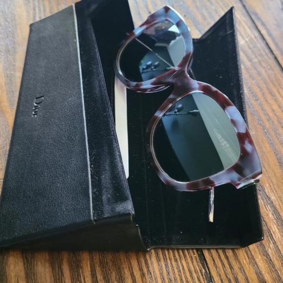 Dior Tortoise Sunnies - Picture 4 of 4